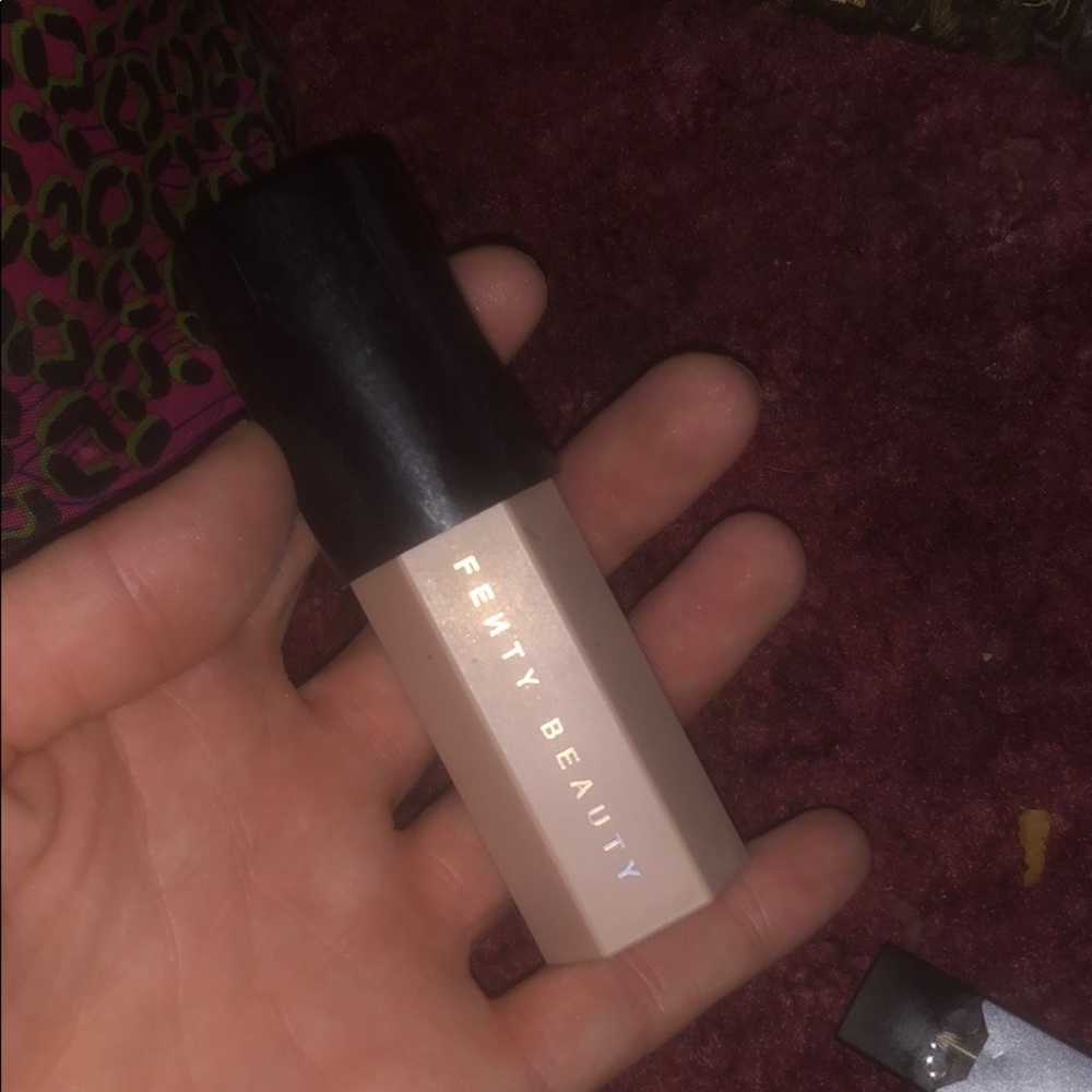 Fenty beauty highlighter